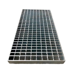 Grilles de vidange extérieures en acier galvanisé personnalisables directement de l'usine pour passerelle, cour, lave-auto, différentes tailles, formes - Product Image 1