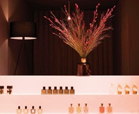 Vitrine à bijoux LED sur mesure de qualité supérieure avec logo, présentoir de luxe pour cosmétiques et parfums pour magasin de détail