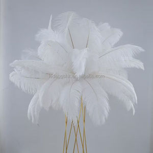 Bola de Flores de Plumas Blancas Hechas a Mano por LEDA Factory, Tacto Natural Realista, Suave, Entrega Rápida, para Bodas y Cumpleaños - Product Image 1