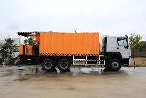 Machine à sceller les fissures pour l'entretien routier, la construction et le revêtement des routes, avec épandeur de coulis sur châssis - Product Image 4