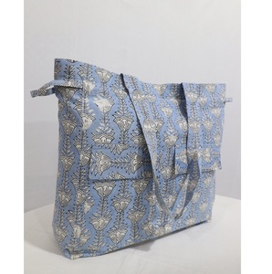 Bolsa Estampada a Mano que Combina un Estilo de Impresión Artesanal Clásico con un Estilo Contemporáneo, Ideal para una Moda Responsable y Diaria - Product Image 2