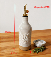 Distributeur d'huile d'olive en céramique blanche avec bouteille en relief Cruet d'huile avec bec verseur en acier inoxydable Pot de sauce soja vinaigre