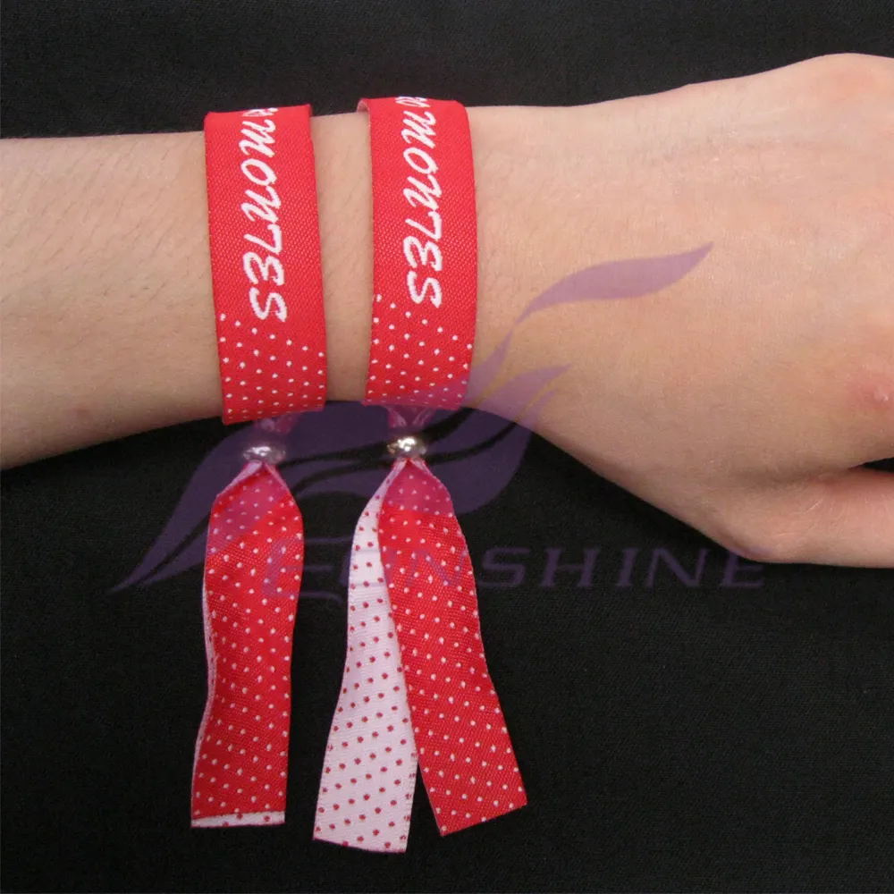 Individuelles Logo Buchstaben Textil-Armbänder Gewebe-Handband Polyester-Band-Armband mit Metallperlen
