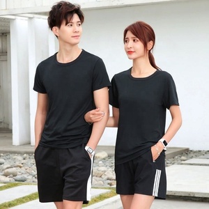 เสื้อยืดแฟชั่นฤดูร้อนปี 2026 ผ้าโพลีเอสเตอร์ ป้องกันขนร่วง แขนสั้น คอกลม สีพื้น เรียบง่าย ราคาถูก สำหรับผู้ชายและผู้หญิง - Product Image 4