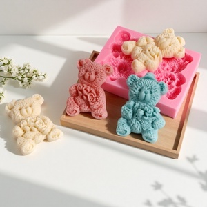 Moule en silicone 3D double ours pour bougies, idéal pour la fabrication de bougies parfumées et la décoration intérieure, vente en gros - Product Image 3