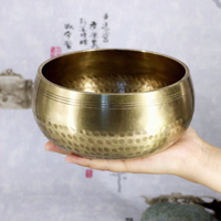 Cuenco tibetano de latón dorado hecho a mano en Nepal con diseño grabado para yoga, meditación y decoración del hogar