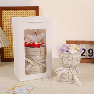 Bouquet di Fiori all'Uncinetto Fatto a Mano, Regalo Creativo e Raffinato per Migliore Amica, Compleanno, San Valentino, Festa della Mamma - Product Image 4