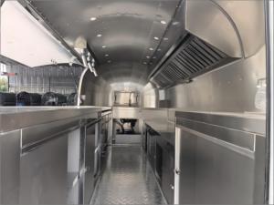 Véhicule alimentaire mobile haut de gamme résistant aux intempéries avec système de four à pizza intégré pour la restauration commerciale des centres touristiques - Product Image 6