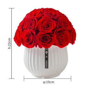 تصميم مستقبلي كلاسيكي ريفن ترافرتين فينيسي مع وردة مجففة محفوظة للأبد للزينة المركزية - Product Image 6