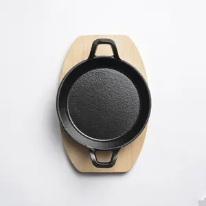 High Quality Wholesale Customized BBQ Pre-seasoned Cast Iron Steak Mini Frying Pan Non Stick Sizzler With Wooden Stand Serving