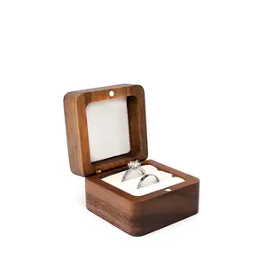 Boîte à bagues carrée en bois massif Hoye Crafts Boîte à bagues en bois de stockage de bijoux de fiançailles de haute qualité