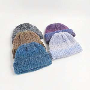 Gorro de Punto Cálido y Suave con Bordado 3D Circular Mixto para Hombre y Mujer, Gorro de Moda para Otoño e Invierno, Ideal para Viajar - Product Image 2