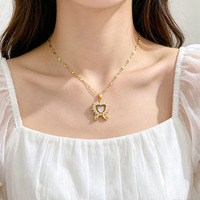 Colliers en gros en acier inoxydable avec pendentif double cœur ailé creux en zircon pour femmes, bijoux de mode en vrac