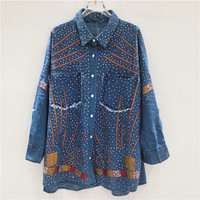 Novedad 2026: Conjuntos de mujer de talla grande de alta gama con camisa vaquera de manga larga con pedrería termoadhesiva y pantalón de pierna ancha con patchwork, al por mayor.