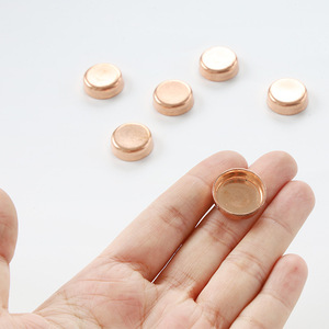 ชิ้นส่วนปั๊มขึ้นรูปทองแดง ฝาแม่เหล็กทรงกลมสำหรับกล่องของขวัญ ถุงเสื้อผ้า ขนาดปรับแต่งได้ อุปกรณ์อุตสาหกรรม - Product Image 2