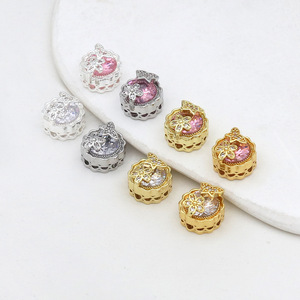 Pulsera y collar de cuentas con diseño de mariposa y flor, chapado en oro de 18k con diamantes, que conserva el color, con caja mágica de mariposa y diamantes. - Product Image 1