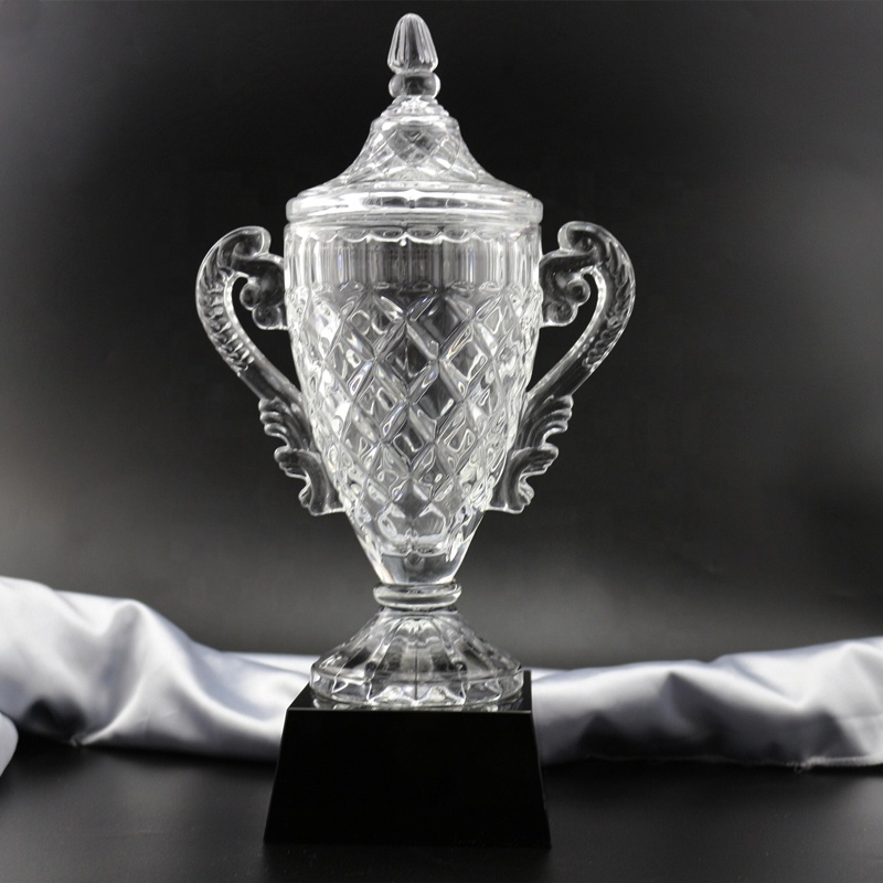 Хрустальный кубок награда. Наградной кубок гусь хрустальный. Кубок наградной хрусталь от лореаль. Хрустальная чаша. Хрустальный кубок.