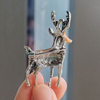 Goteo de aceite Sika ciervo Animal broches y alfileres bosque exquisito Chic lindo dibujos animados broche suéter ornamento joyería Premium para mujeres