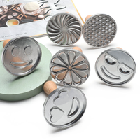 Nouveau style de découpoir manuel pour biscuits et emporte-pièce avec poignée en bois massif pour la cuisine