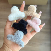 Coréen mini peluche couleur unie une ligne pince à griffes doux fourrure tempérament Simple requin griffe mode douce fille cheveux accessoires