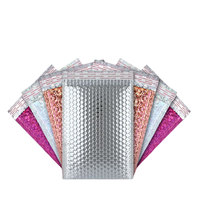 Arc-en-ciel métallisé holographique mat rembourré enveloppe Polymailer sac personnalisé expédition de vêtements emballage sacs d'expédition à bulles