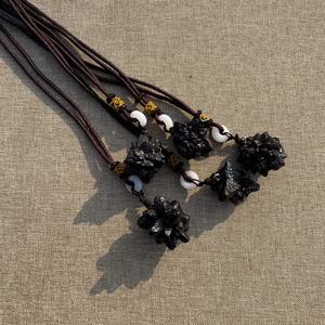 Collar con Colgante de King Kong Negro de Alta Calidad al por Mayor, Joyería Bohemia Elegante y a la Moda para el Día de San Valentín, para Hombres - Product Image 2