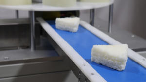 Onigiri Üretim Hattı Makinesi Üçgen Onigiri Yapıcı Paketleme Makinesiyle - Product Image 3