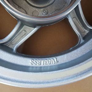 Ventas de fábrica <span class=keywords><strong>Llantas</strong></span> de rueda de aleación de aluminio de 10 pulgadas Nueva condición Modelo de motocicleta Cubo de rueda de freno de tambor - Product Image 5