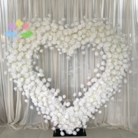 Arche de fleurs en forme de cœur faite à la main décor de mariage centres de table de roses rouges personnalisables pour les fiançailles pour la Saint-Valentin