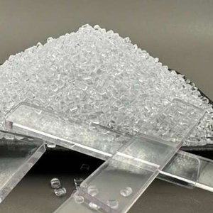 Granulés de plastique PPSU peu coûteux et haute transparence, disponibles en blanc naturel et noir. - Product Image 1