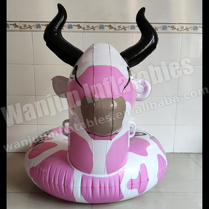 Nhà máy tùy chỉnh bơm hơi khổng lồ hồ bơi đồ chơi bơm hơi màu hồng sữa bò Float cho hồ bơi - Product Image 2