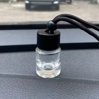 Diffuseur de voiture cylindrique 10ml/8ml avec bouchon couronne - Verre dégradé noir/transparent gravé motif givré, couvercle en bois noir et cordon