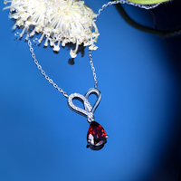 Élégant collier ras du cou en argent 925 avec pendentif goutte d'eau en grenat rouge sang de pigeon, idéal pour les fêtes et les anniversaires