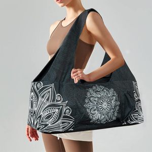 Échantillon gratuit : Sac de sport et de yoga rose à carreaux, moelleux et imperméable, de haute qualité, pour femmes, personnalisable, petit format - Product Image 4