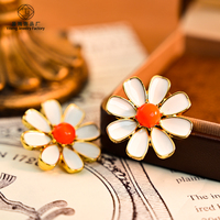 Anting Tusuk Daisy Drip Glaze Berlapis Emas Perhiasan untuk Pemakaian Sehari-hari Hipoalergenik Hadiah untuknya Perhiasan Wanita Minimalis