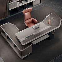 Bureau de direction moderne, design italien, poste de travail de luxe pour manager avec rangement