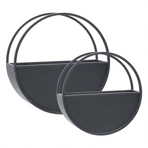 Macetero Colgante de Metal Contemporáneo de Axiom Home Accents para Plantas de Interior con Diseño y Estilo Únicos - Product Image 1