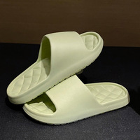 Sandales Cloud Slide pour femmes et hommes, ultra confortables, pantoufles de récupération, chaussures de plage douces pour l'été avec soutien de la voûte plantaire basse