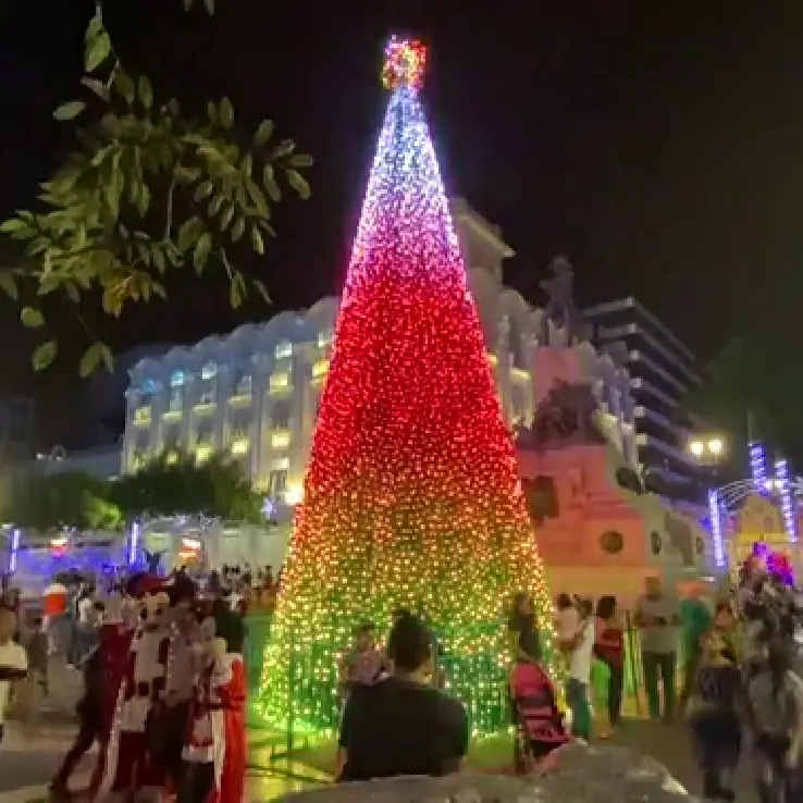 Árbol artificial de Navidad gigante, decoración de Año Nuevo, árbol de Navidad de PVC