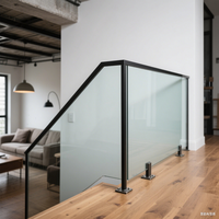 Rampe d'escalier minimaliste nordique et moderne, verre à fente en forme de U avec alliage d'aluminium, supports invisibles montés sur le côté