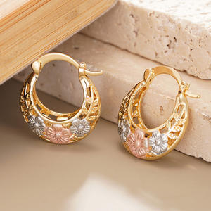 Orecchini a Cerchio con Fiori Multicolore E4497 in Oro Massiccio 18K, Classici da Indossare Ogni Giorno per Donne - Product Image 4