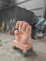Statue de sculpture en fibre de verre pour la beauté des ongles, décoration de grand jardin d'extérieur, sculpture en résine géante sur le thème du festival personnalisé