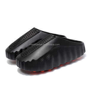 Vente directe usine – Claquettes décontractées d'extérieur à bout fermé avec particules massantes, style couple, article transfrontalier très populaire - Product Image 1