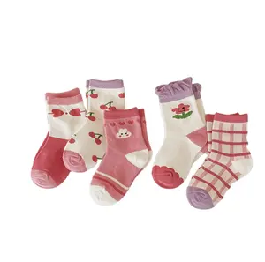 Sevimli desenler çiçek nakış pamuk karışımı toptan yenidoğan Toddler bebek kızlar için çorap