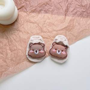 Chaussettes de cheville épaisses en coton personnalisées en gros, motif dessin animé, OEM, décontractées, respirantes, antidérapantes pour bébés et enfants - Product Image 4