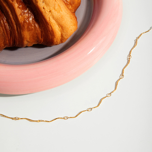 Nouveau <span class=keywords><strong>collier</strong></span> de chaîne minimaliste à la mode or 18 carats PVD acier inoxydable vague marteau <span class=keywords><strong>sucette</strong></span> chaîne <span class=keywords><strong>collier</strong></span> bijoux pour femmes - Product Image 4