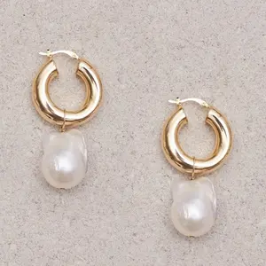 JoyEver senza appannamento più disegni chunky gold hoop orecchini di perle barocche chic fatti a mano per le donne