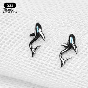 Boucles d'oreilles en titane en forme de dauphin F136 8,8 mm, bijoux de piercing unisexe tendance - Product Image 3