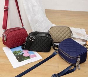 Sac à bandoulière classique personnalisé en nylon avec fermeture éclair argentée, petit sac de poitrine pour femme, sac à bandoulière simple - Product Image 3