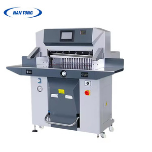 Coupe-papier hydraulique Nantong Post Press Equipment 6710, 670 mm, coupe-papier manuel pour usage bureautique - Product Image 2